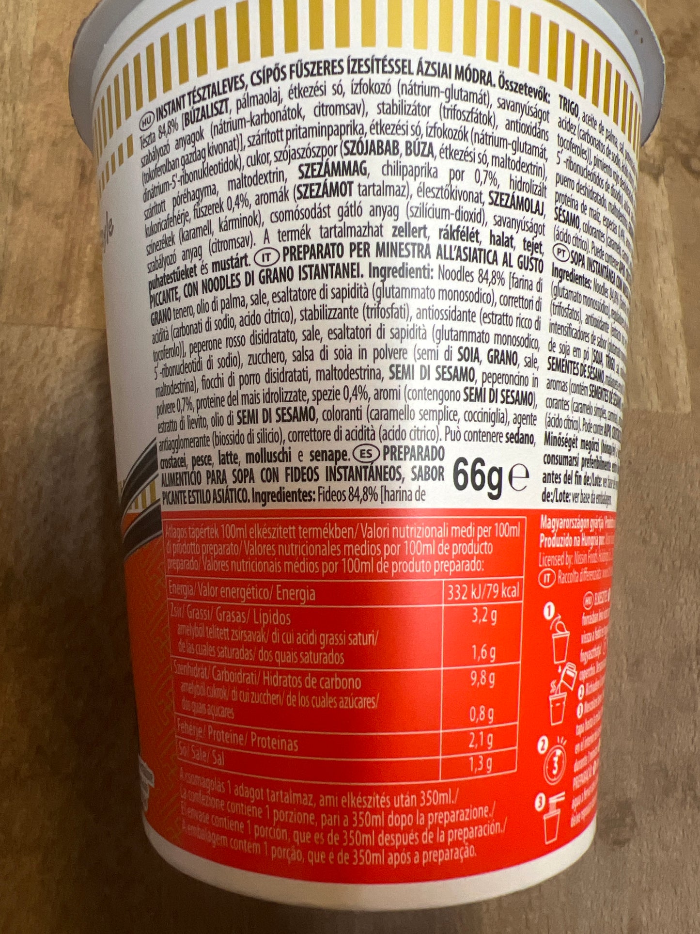 Nissin - Ramen Piccante al Sesamo 63g (CON BRODO)