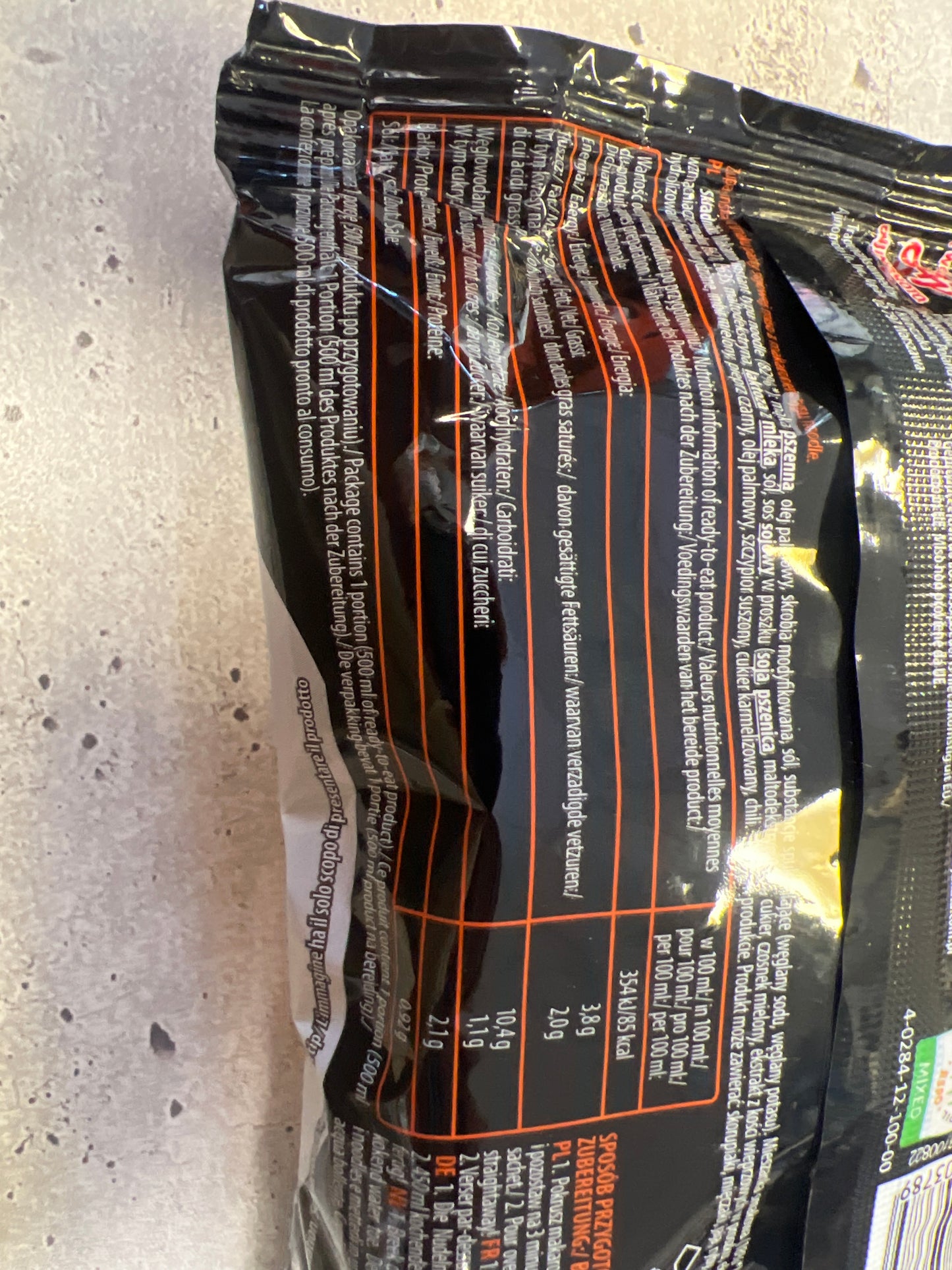 Oyakata - Noodle al miso 89g (CON BRODO)